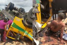 Photo of Caminhão com frutas tomba e motorista fica ferido em Santa Luzia, no Sertão da Paraíba