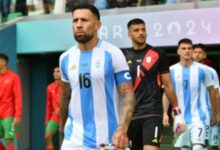 Photo of Após confusão, revisão do VAR e jogo retomado quase 2 horas depois, Argentina perde para Marrocos