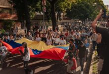 Photo of Maduro prende 120 crianças em onda de repressão na Venezuela, em número maior que Pinochet e Videla