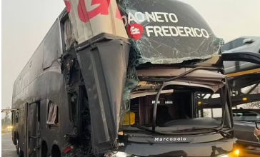 Photo of Ônibus da dupla sertaneja João Neto & Frederico se envolve em acidente