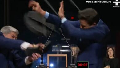 Photo of Rede TV! decide parafusar no chão cadeiras de debate após agressão de Datena a Marçal