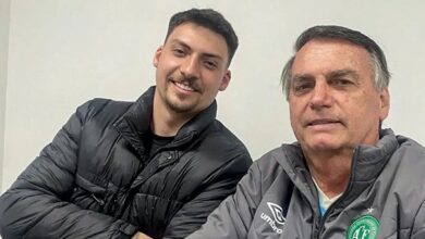 Photo of Jair Renan, filho de Bolsonaro, é o vereador mais votado em Balneário Camburiú