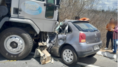 Photo of Colisão frontal entre caminhão e carro deixa três mortos na Paraíba