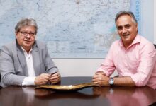 Photo of João Azevêdo se reúne com Luciano Cartaxo, e deputado destaca importância de diálogo com o Governo