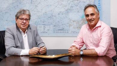 Photo of João Azevêdo se reúne com Luciano Cartaxo, e deputado destaca importância de diálogo com o Governo