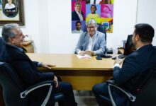 Photo of João Azevêdo recebe deputado Bosco Carneiro e prefeito de Alagoa Grande para confirmar apoio a projeto politico e administrativo