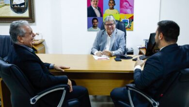 Photo of João Azevêdo recebe deputado Bosco Carneiro e prefeito de Alagoa Grande para confirmar apoio a projeto politico e administrativo