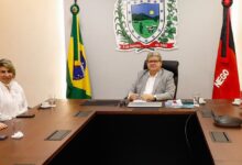 Photo of João Azevêdo recebe Michel Henrique e Edna Henrique, e deputado enaltece trabalho e diálogo com o governador