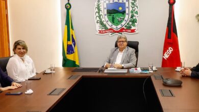 Photo of João Azevêdo recebe Michel Henrique e Edna Henrique, e deputado enaltece trabalho e diálogo com o governador