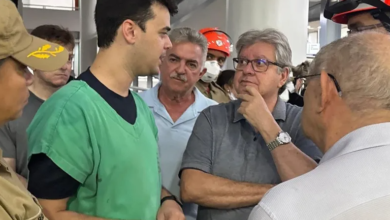 Photo of João Azevedo visita Hospital de Trauma após incêndio em João Pessoa