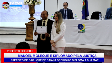 Photo of ASSISTA: Prefeito reeleito de São José de Caiana Manoel Moleque é diplomado pela justiça eleitoral e dedica diploma para sua Mãe