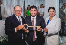 Photo of Divaldo Dantas entrega chave de Itaporanga a Dr. Azif Lemos em solenidade marcada por reconhecimento e protagonismo político